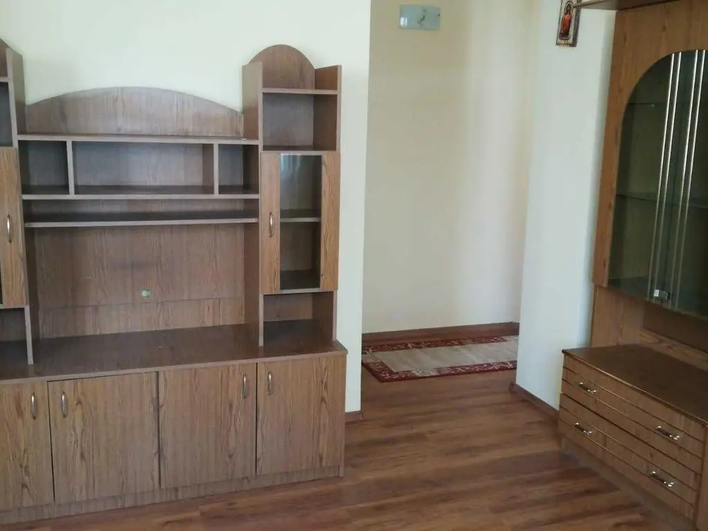 BRASADAS vinde ap 2 cam + living etaj 2 in zona Pta Romana.