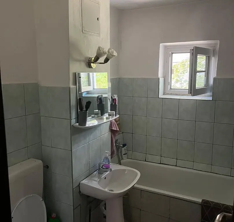 Apartament 2 camere de închiriat | Etaj 1 | Balcon | Centrală proprie