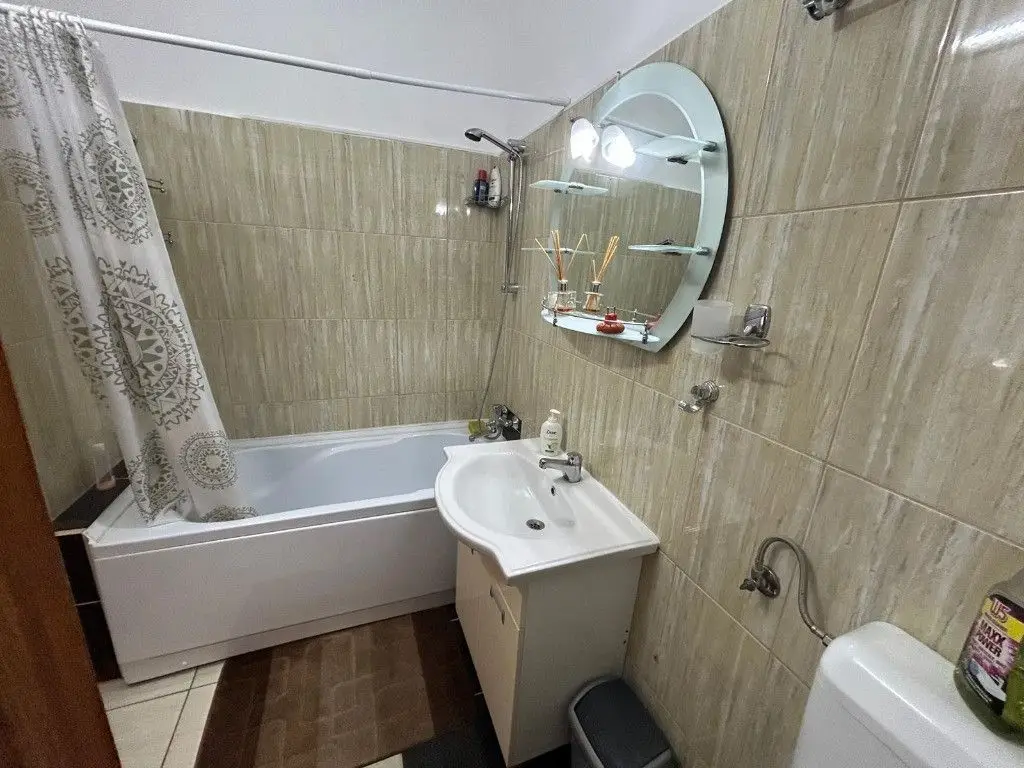 BRASADAS vinde casă cu etaj in zona Titulescu.