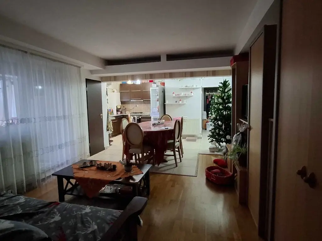 BRASADAS vinde ap cam etaj 2 in zona Avram Iancu.