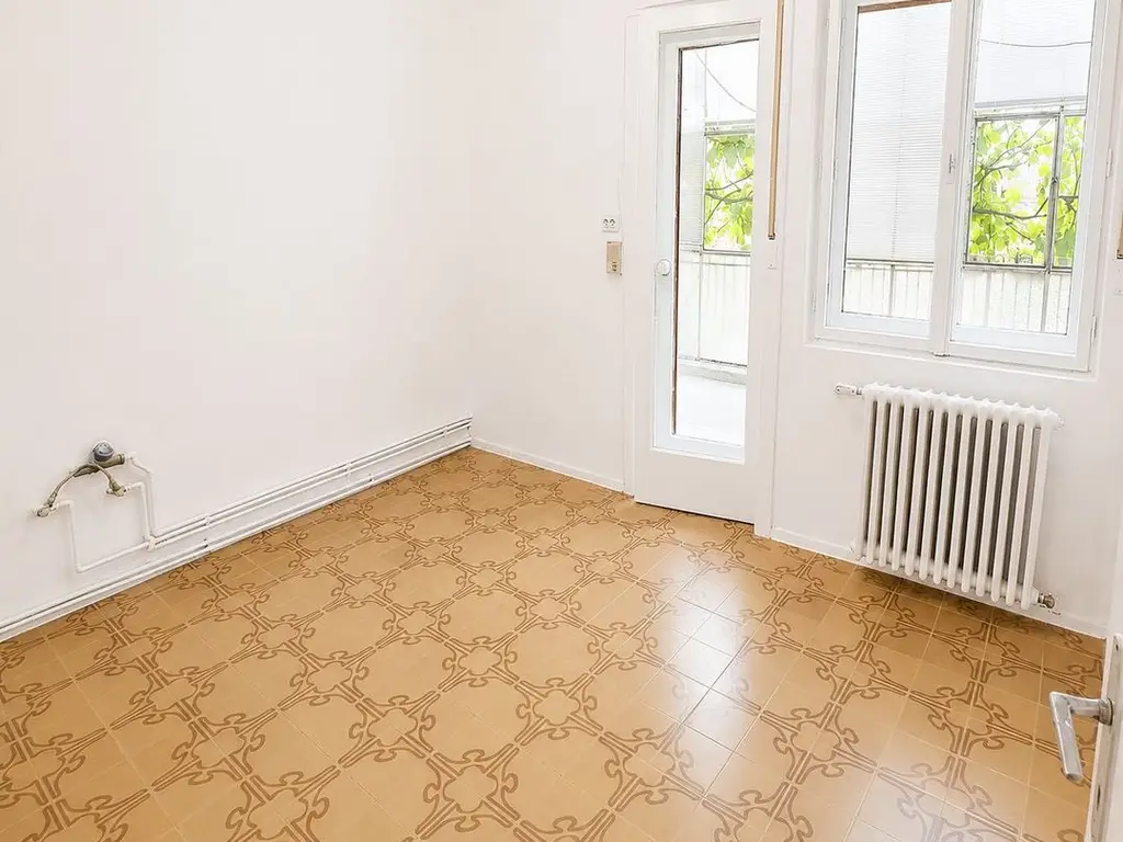 Apartament spațios cu 3 camere, 87 mp utili, 2 garaje, etaj 1 la casă