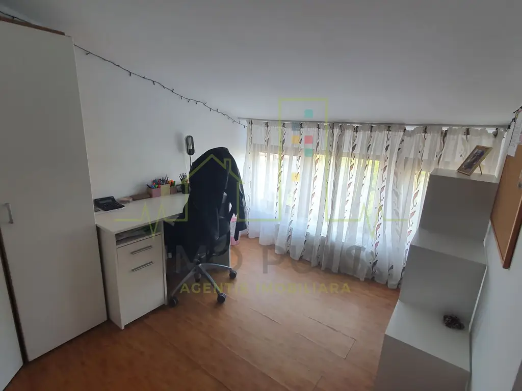 Apartament pe doua nivele cu scara interioara
