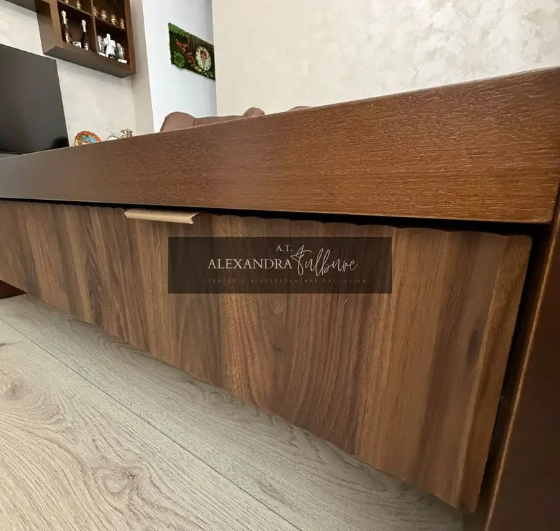 Apartament 3 camere, curte, boxa, parcare, Sub Cetate