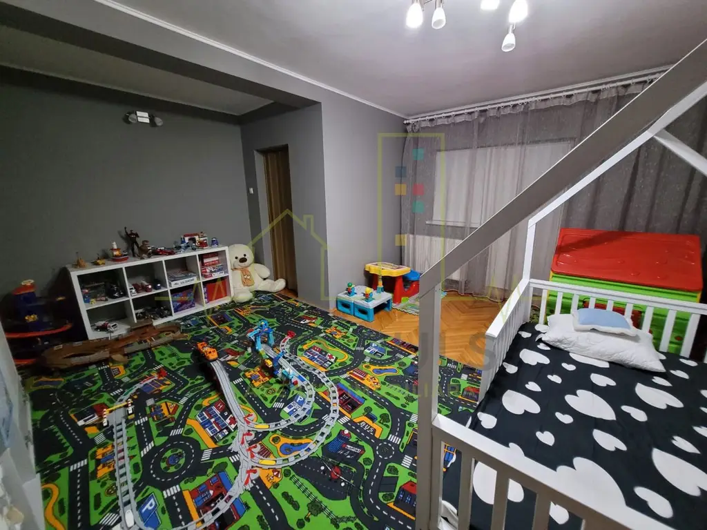 Casa individuala. Mobilata si utilata. Dispune de toate utilitatile.