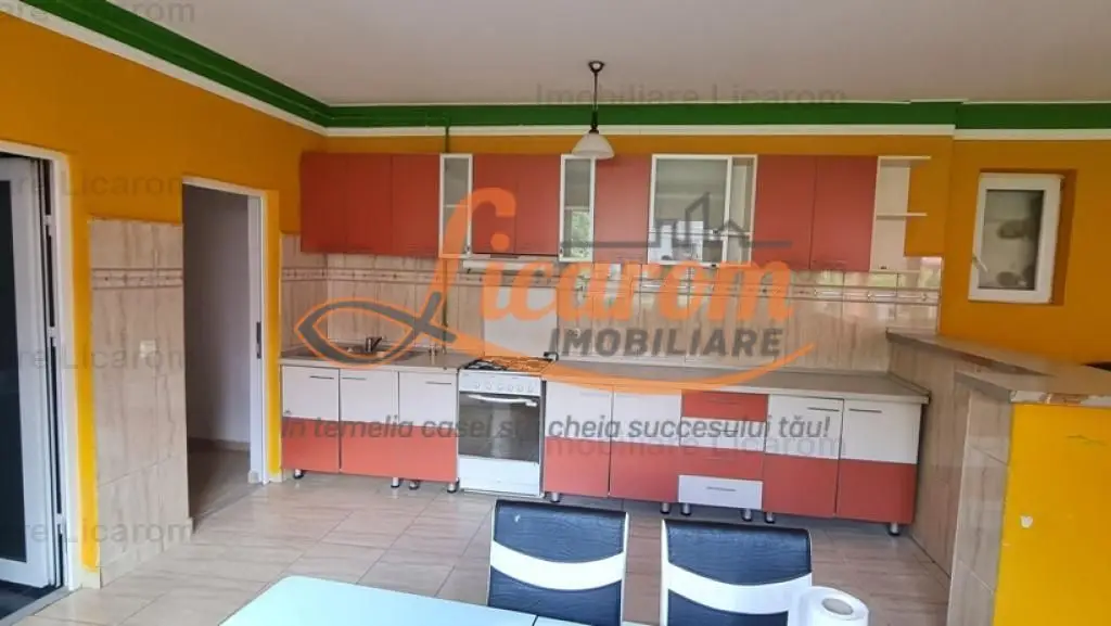 Casa individuala cu 2 apartamente, 6 camere,teren 403 mp,ASTRA.