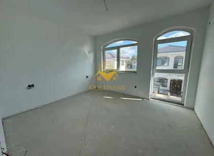 Casa 4 Camere Semifinisata, 2 Garaje, Curte 450mp, Terase 93mp, Dezmir