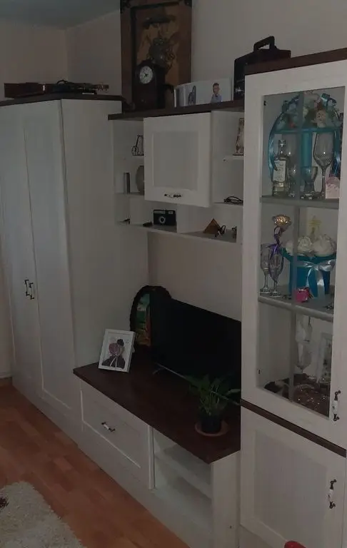 Ag BRASADAS vinde apt 3 camere Carpati 1 PARTER.
