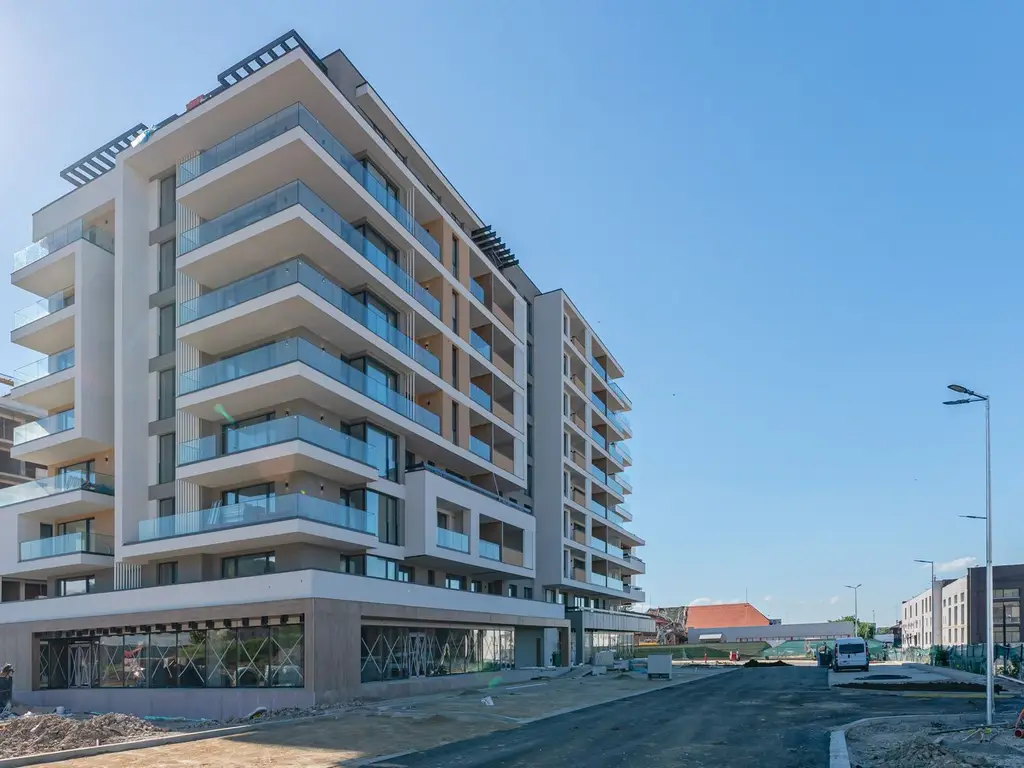 Apartament Decomandat | 53 mp utili + 10 mp balcon | Sala Polivalentă