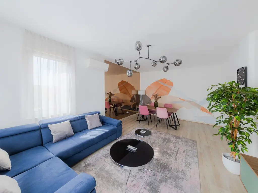 Apartament 3 camere, ultracentral, Oradea. 287 000 E. Comision 0