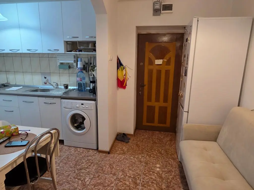 Garsonieră decomandată de vânzare Dristor mobilată și utilata
