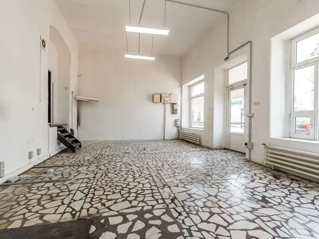 REZERVAT! Spatiu comercial ,cu vitrina de in zona Boul Rosu.