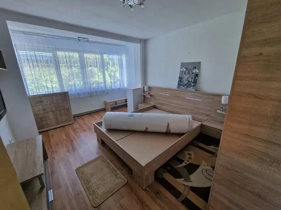 Apartament cu 2 camere decomandate, situat în zona Dacia