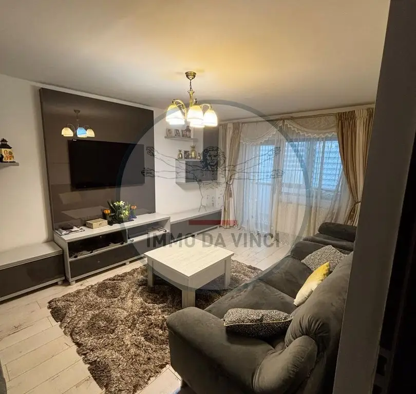 Vând apartament 3 camere Între Lacuri