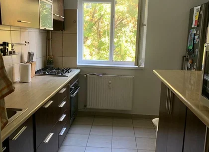 Vând apartament 4 camere