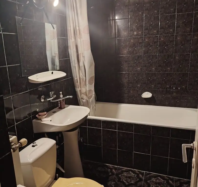 BRASADAS vinde ap 3 cam la PARTER in Carpați 2.