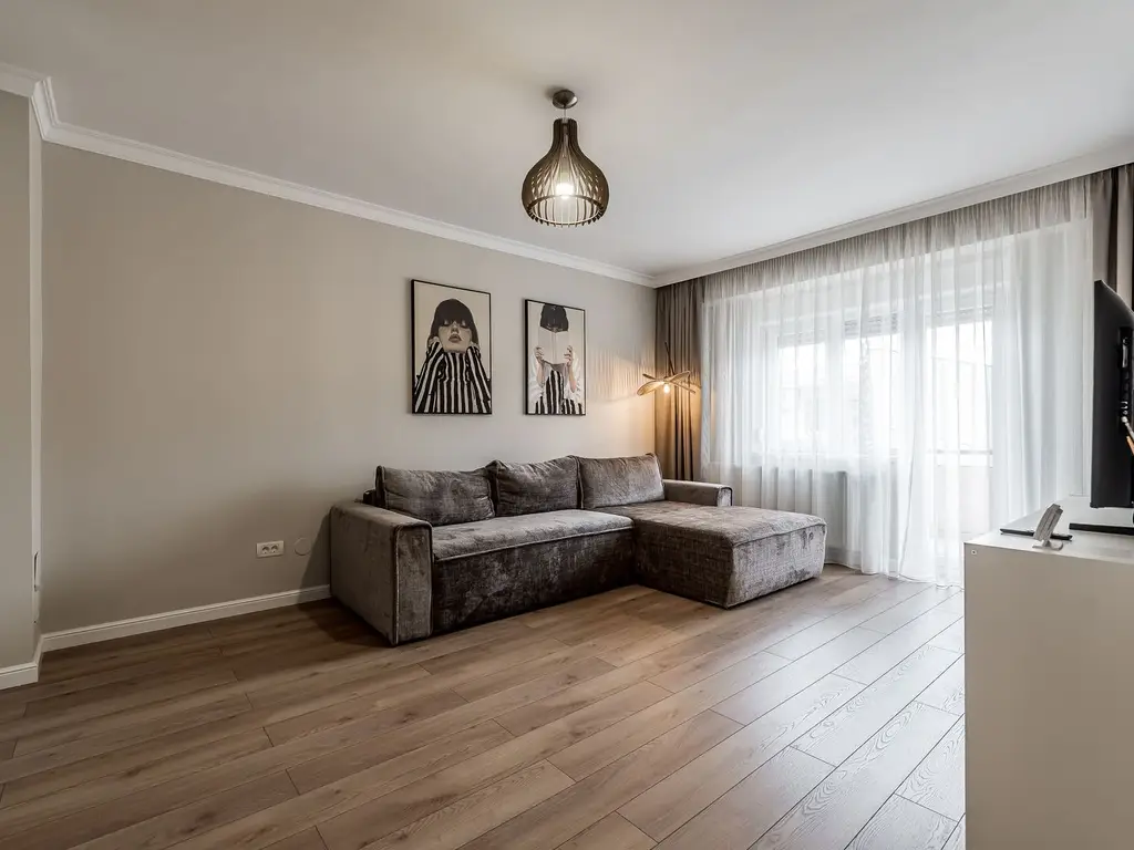 Apartament ultrafinisat la cheie cu 2 camere decomandat Piata Mica