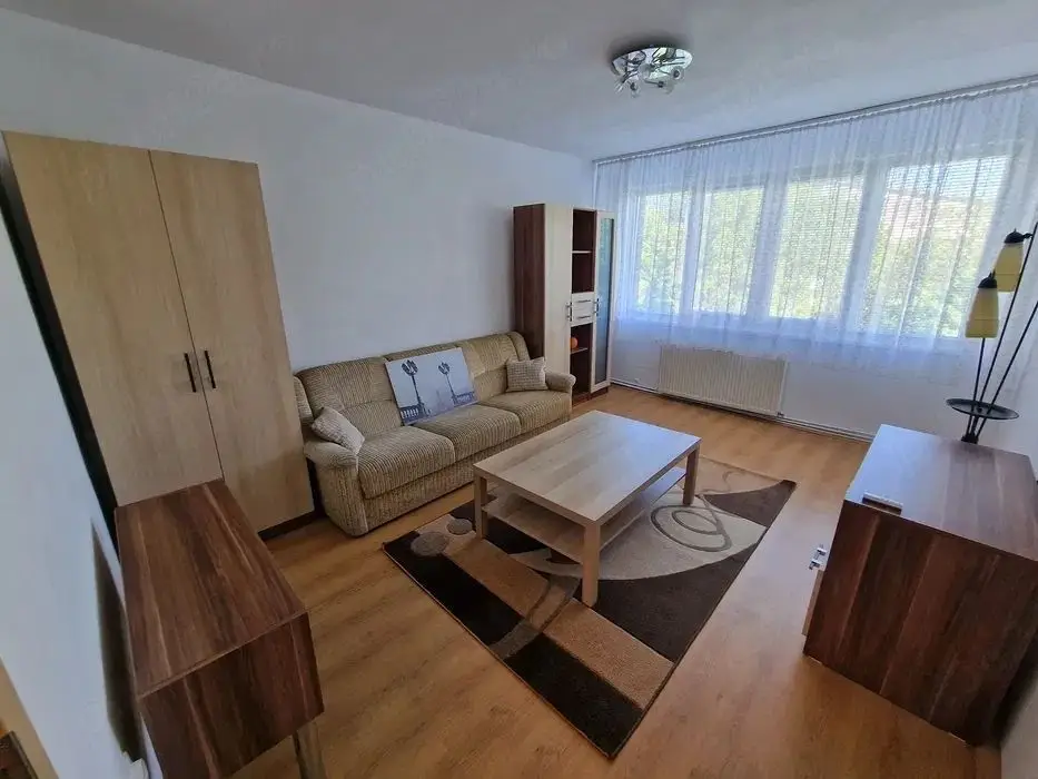 Apartament cu 2 camere decomandate, situat în zona Dacia