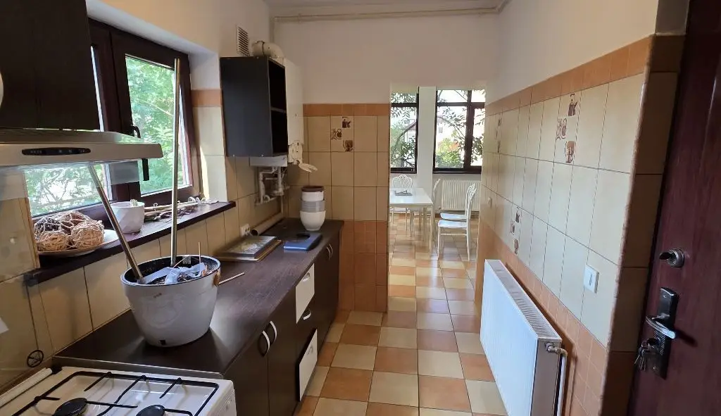 Dacia apartament 4 camere nemobilate de inchiriat