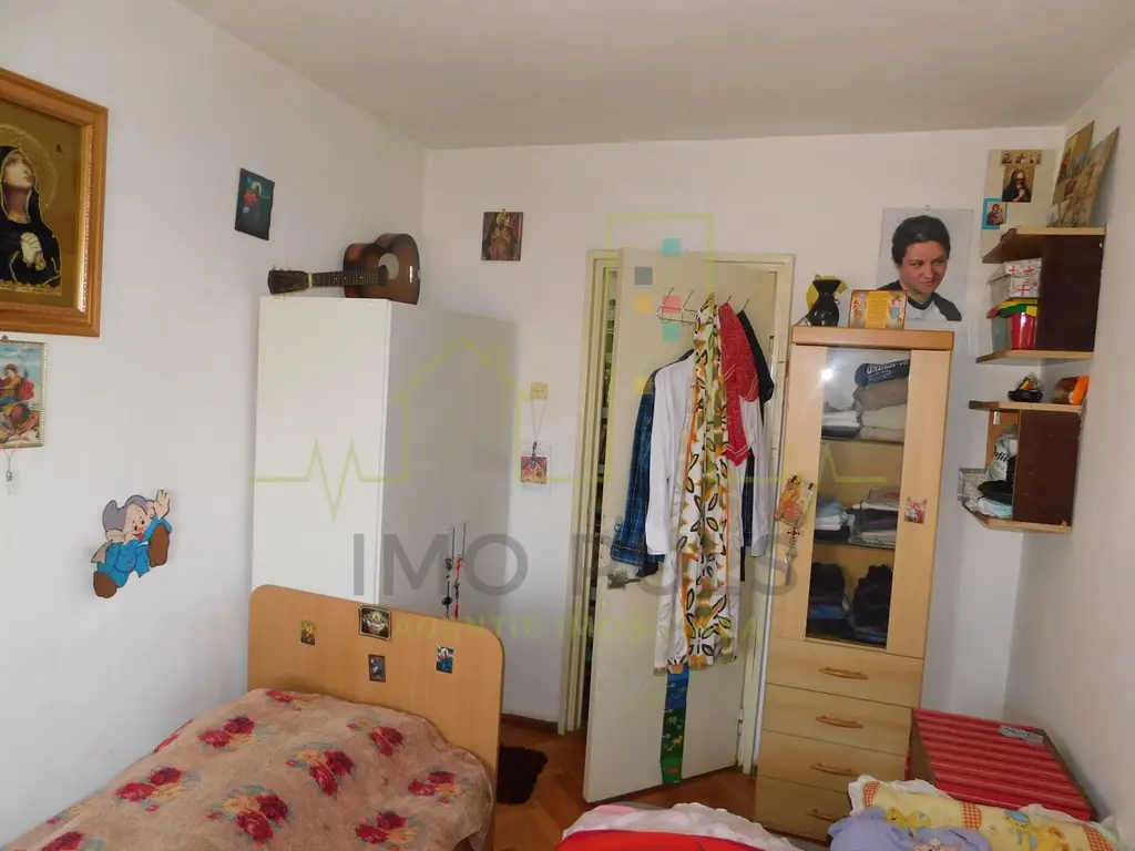 4 camere la pret de 3. Pozitie excelenta.