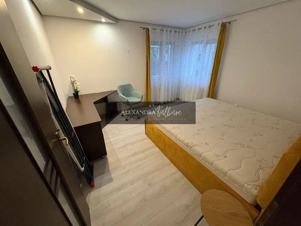 Apartament 2 camere decomandate, etaj intermediar, balcon, parcare