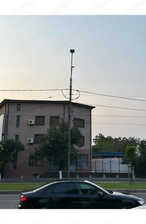 Cladire cu spatiu comercial stradal