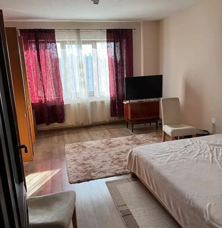 BRASADAS vinde casa cu etaj 5 cam in zona Titulescu.