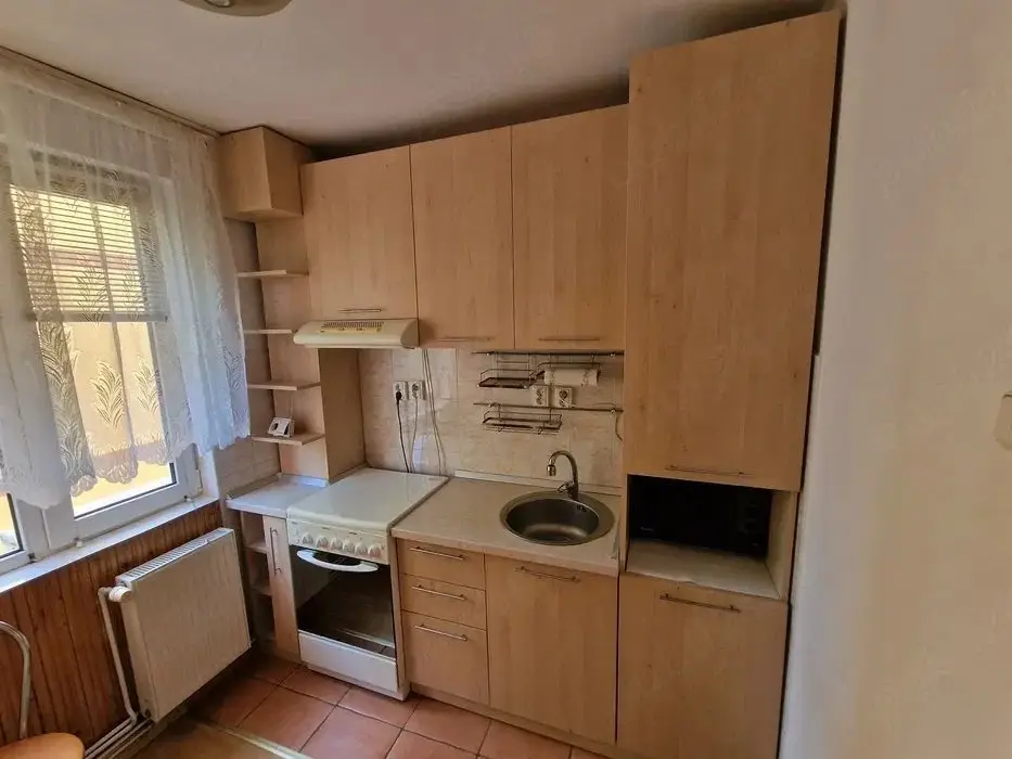 Apartament cu 2 camere decomandate, situat în zona Dacia