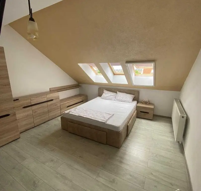 BRASADAS vinde ap 3 camere semi-central.