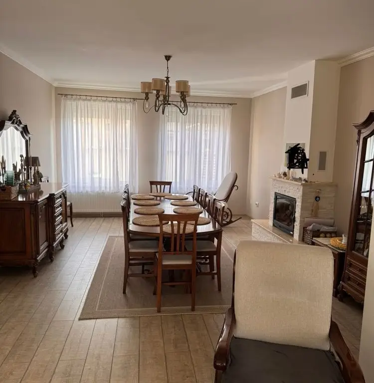 BRASADAS vinde casa 2017 cu 4 dormitoare in zona str. Dara.