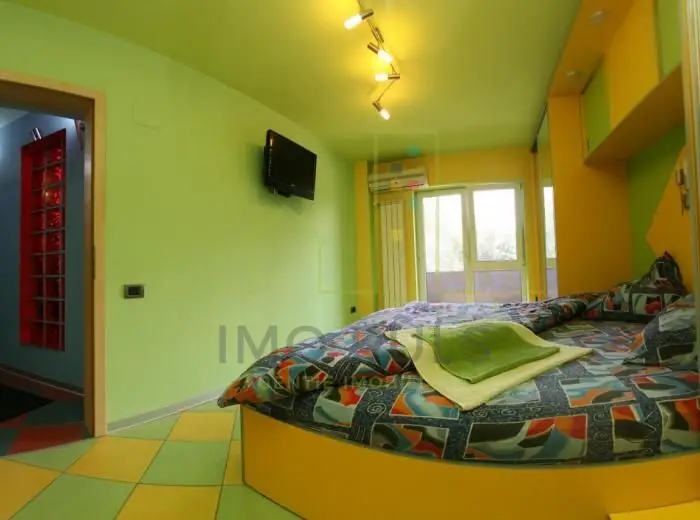 5 Camere. Etaj 1. Complex.