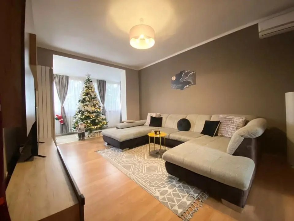 Apartament 3 camere, Gheorghe Doja, Oradea,70 mp. 125 000. Comision 0.