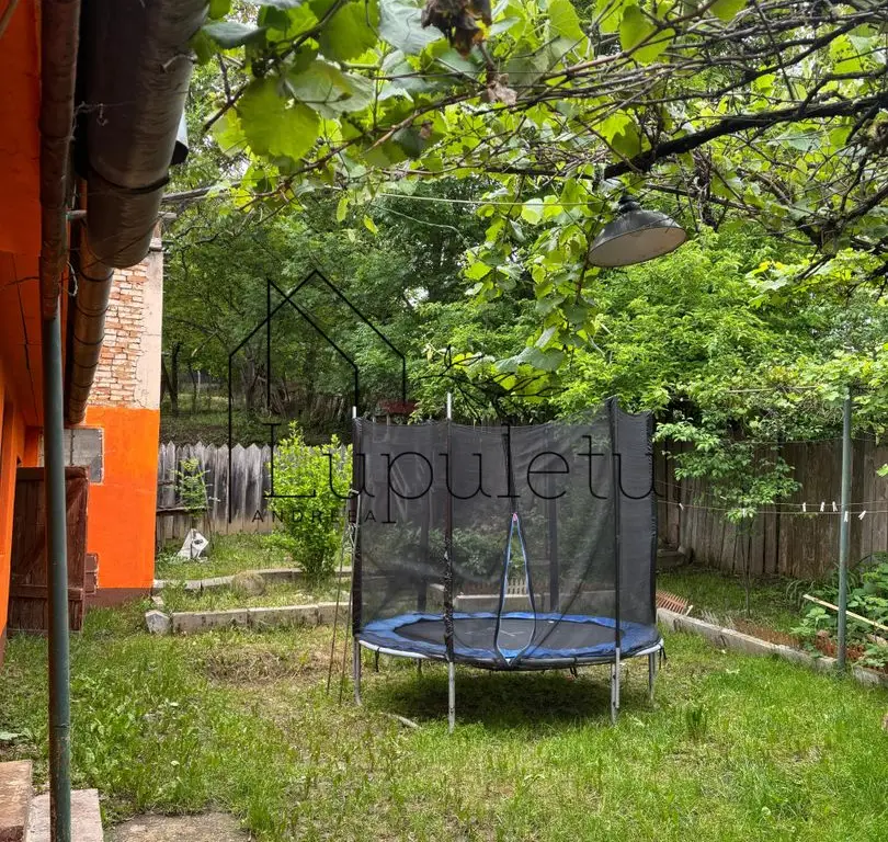 Casă de Vânzare în Bungard | 150 MPU | 2 Corpuri de Clădire