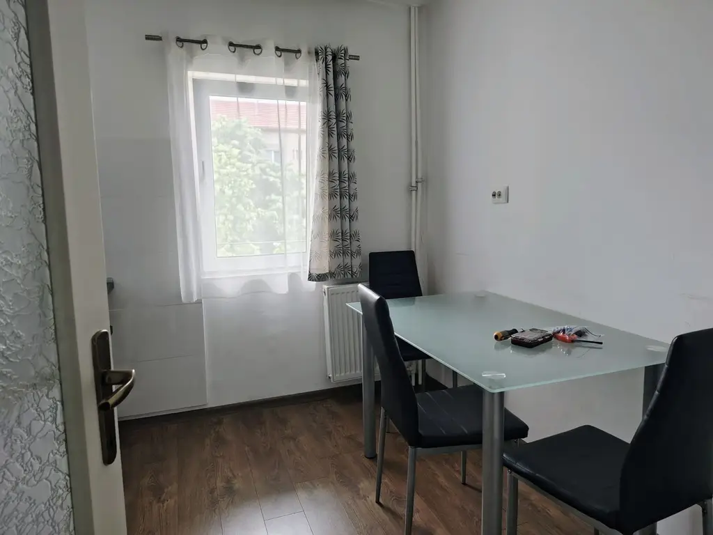 De inchiriat: apartament, 2 camere Oradea. 340 E/luna. Comision 50%