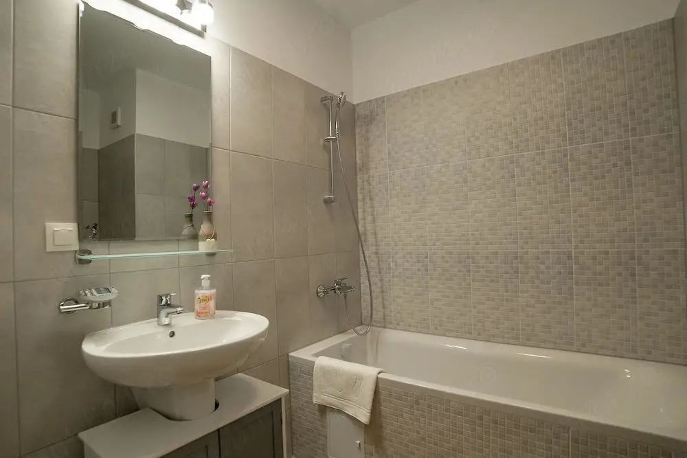 Apartament 3 camere de inchiriat, Denya Forest