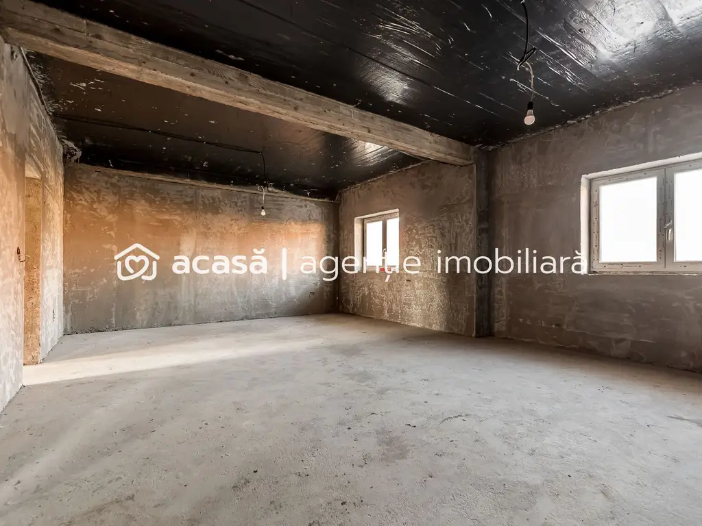 Casă nouă cu etaj semifinalizată, zonă liniștită în Aradul Nou