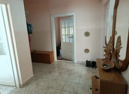 BRASADAS vinde casa 3 cam DUPLEX intrare separată.