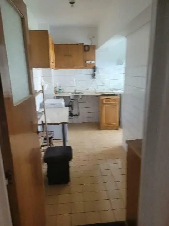 BRASADAS închiriază ap 2 camere decomandate Piata Unirii.