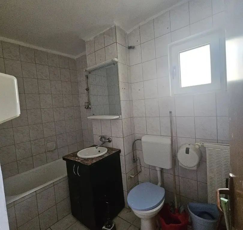 INCHIRIERE APARTAMENT 4 CAMERE | PARTER