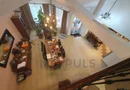 Casa + 5 apartamente + spatiu de inchiriat + parcari. Pretabil locuit + afacere