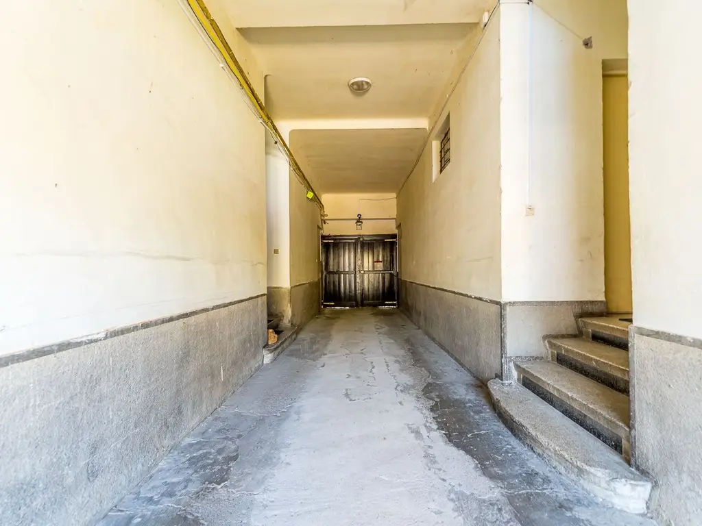 Apartament în centru cu acces auto și garaj propriu