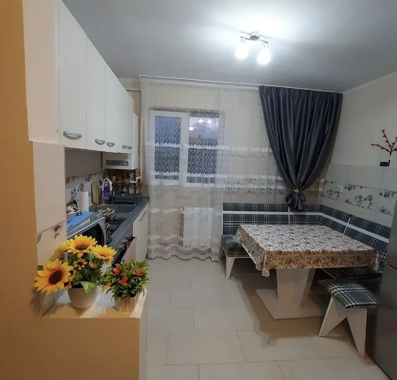 Vand apartament decomandat cu 2 camere