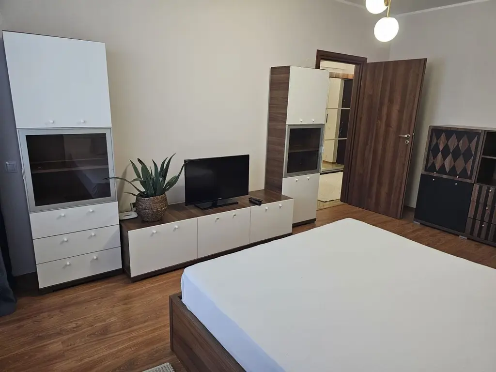 De inchiriat o camera Italian Residence, etaj 9/12, 420 euro