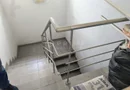 Spațiu industrial modern cu panouri fotovoltaice și acces TIR