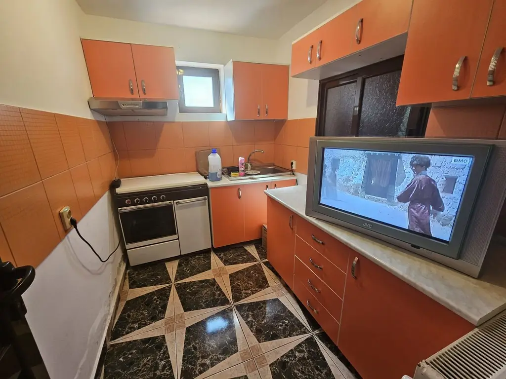 Casă de vânzare în Golești – locație excelentă lângă muzeu