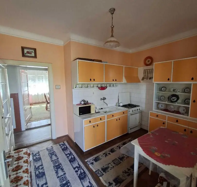 BRASADAS vinde casa cu etaj in zona Bercu Rosu.