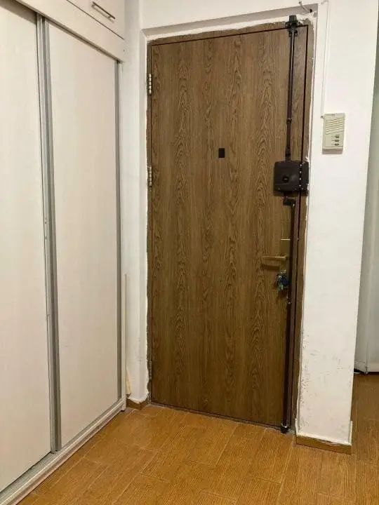 Apt 3cam renovat 69mp, dotat cu CT, AC , an 1985 etaj 7/8, mobilat