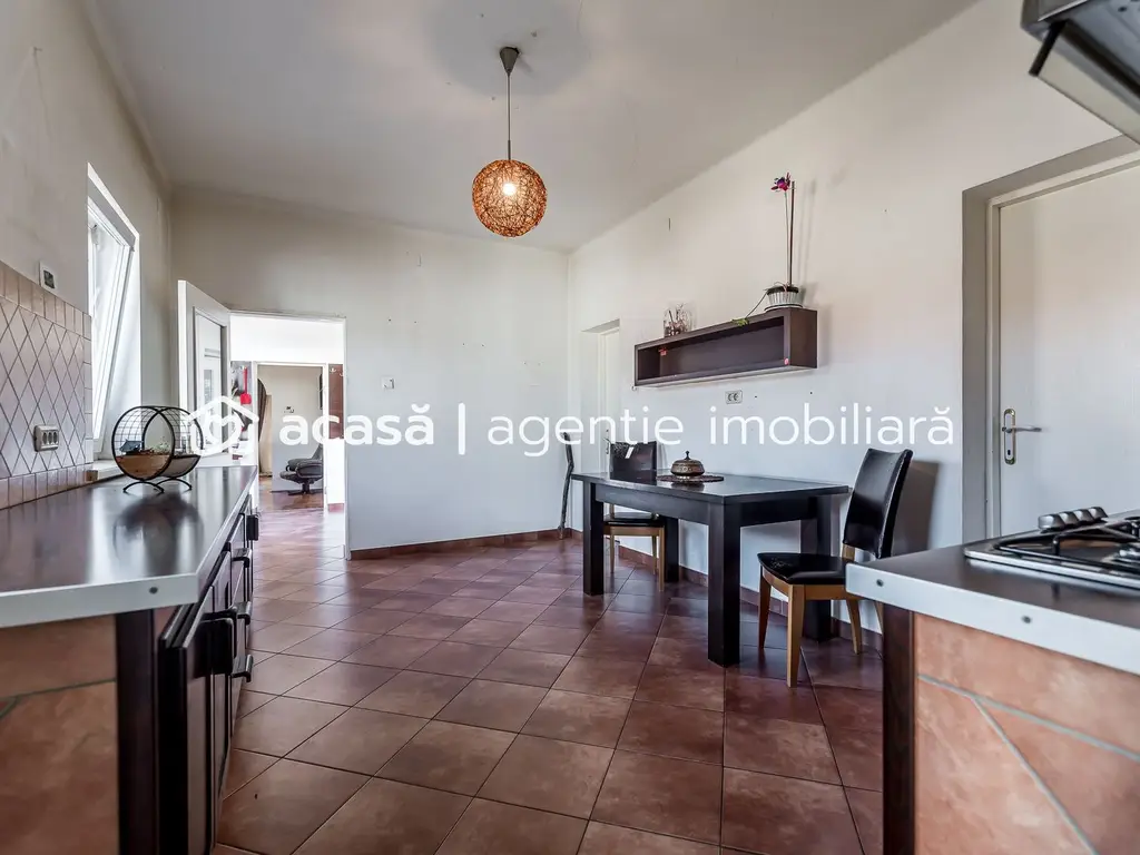 Casa ideală pentru familie: școală la 3 min. Zonă foarte liniștită.