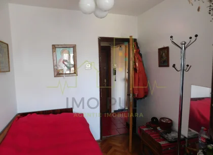 4 camere. Cetatii. Acoperis.
