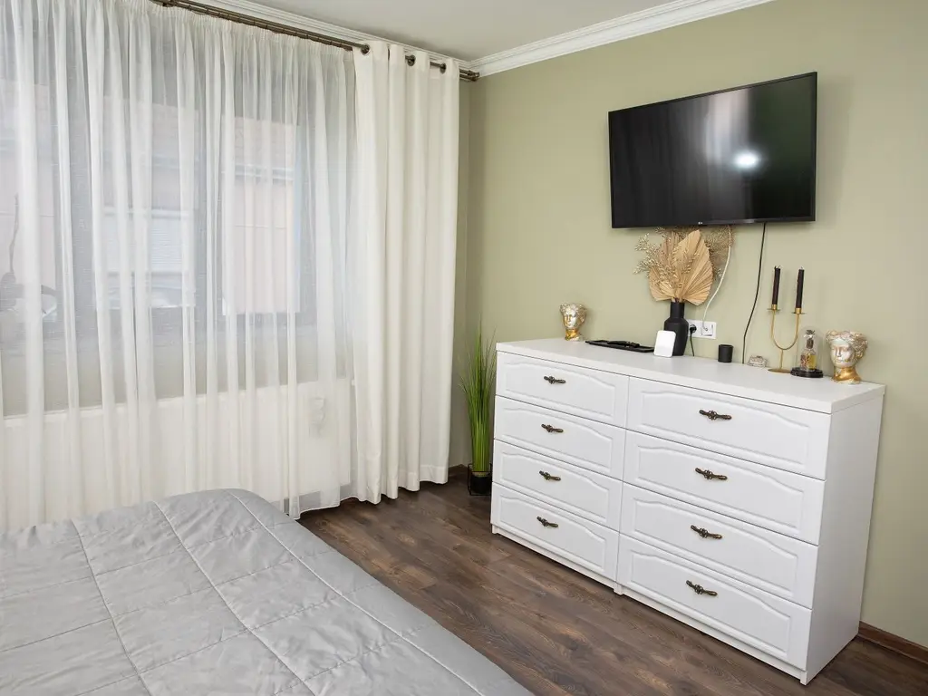 Vilă P+M, Clujului, 190 mp, teren 520 mp, singur în curte. 225 000 E