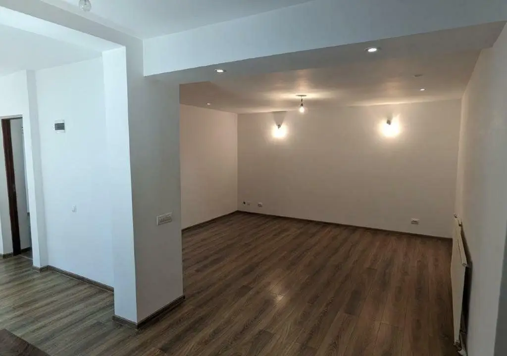 Casa de Vanzare Crangasi | 3 Camere | 5 min de mers Metrou Crangasi